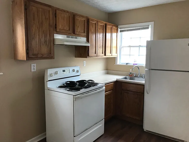 484 W 4th St — Photo 3