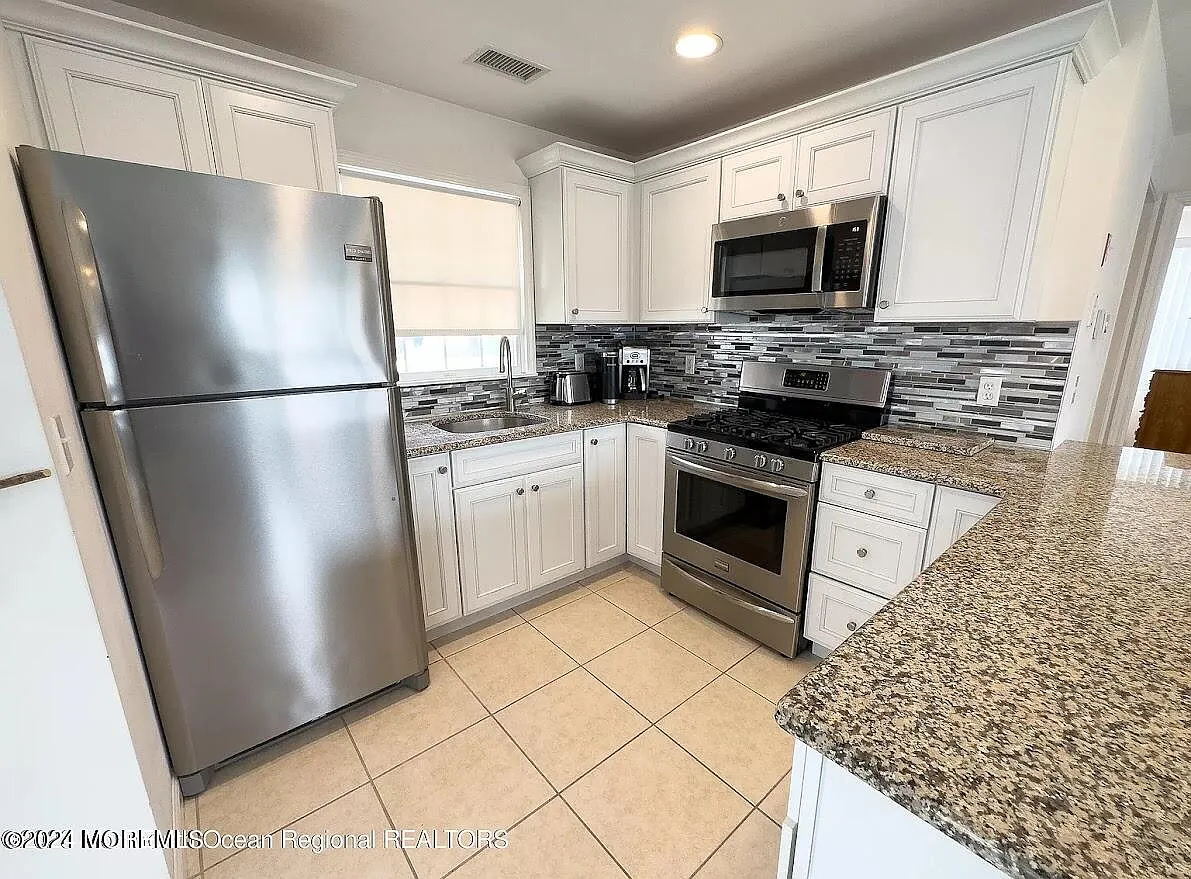 2 bed, 738 sqft, $3,000 — Photo 4