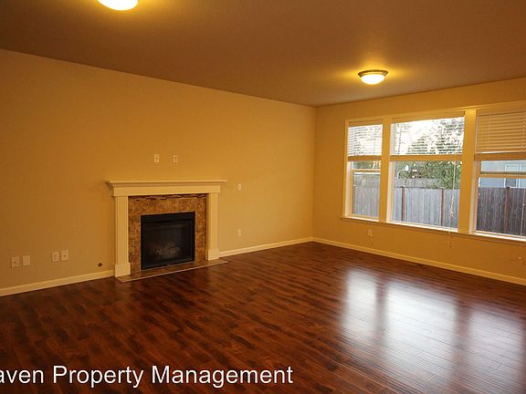 3rd image of 15916 93rd Ave E