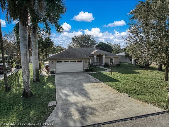 2nd image of 1718 Amber Ln