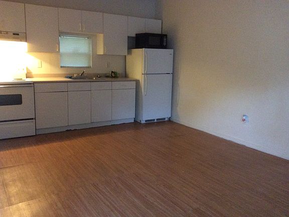 2nd image of 1830 1/2 48th St S