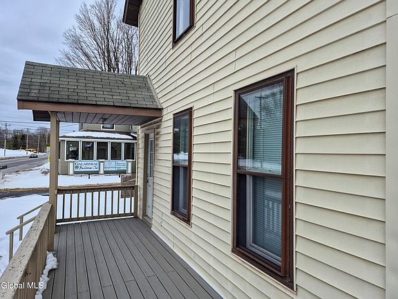 2nd image of 524 Maple Ave APT 1