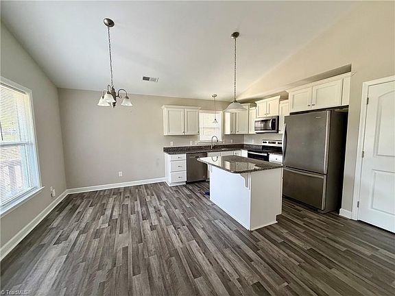 5th image of 831 Briggs Rd