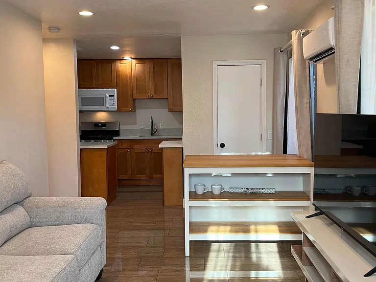 2552 Adriatic Ave #B — Photo 4