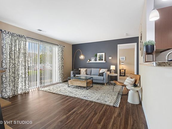 2nd image of 11 Kensington Cir APT 103
