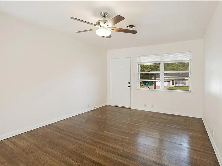 1924 Jones Cir — Photo 6