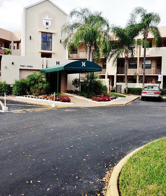 1st image of 7537 Fairfax Dr