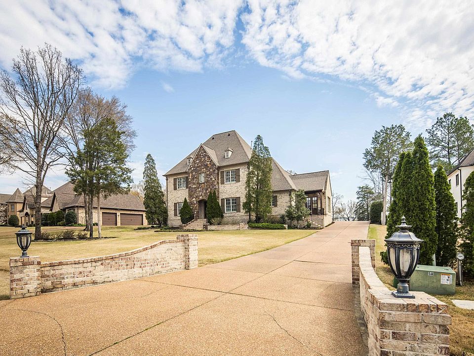 1st image of 255 Ridgewood Dr