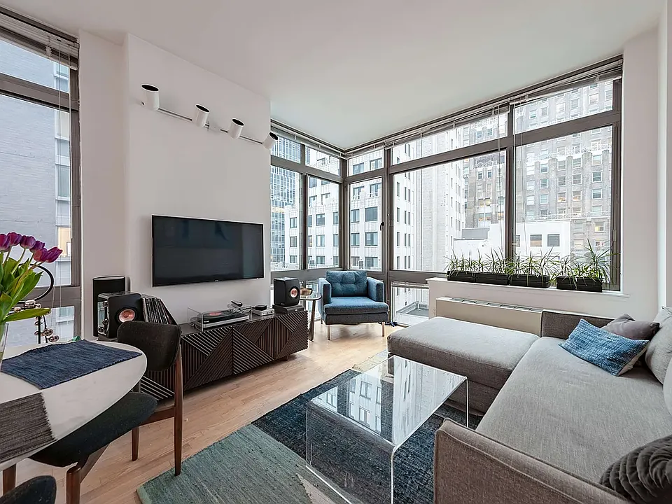 40 W 31st St #16D