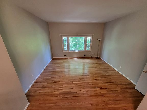 3rd image of 5925 Kingsford Rd