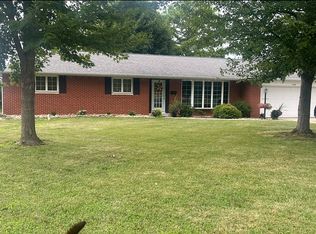 1059 N Cherry St, Breese, IL 62230