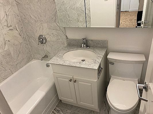 5th image of 3935 Blackstone Ave APT 2A