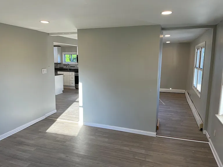 100 Campbell Ave — Photo 3
