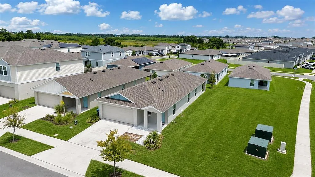 3 bed, 2.0 bath, 1615 sqft, $2,100 — Photo 3