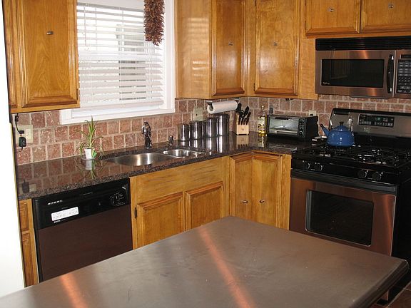 ULTRA MODERN OVERSIZED KITCHEN