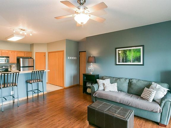 4th image of 460 Bradley Pl Unit 7