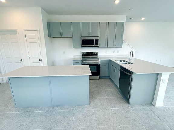 Reagan 67 Kitchen