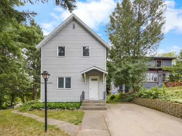 304 Diamond St, Iron River, MI 49935