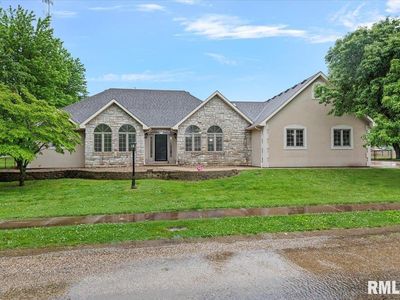 19439 Pinecrest Rd, Petersburg, IL, 62675