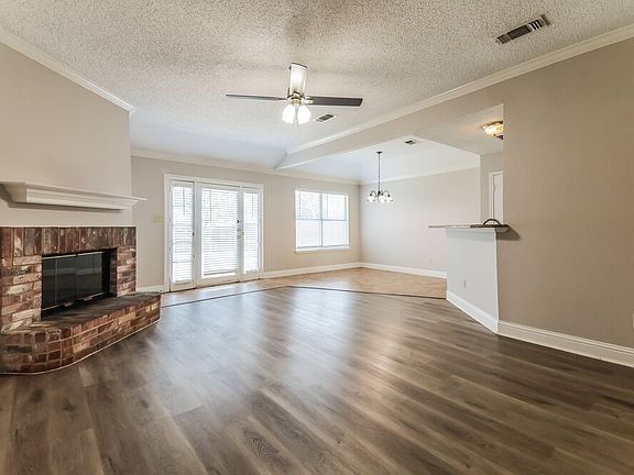 5th image of 2524 Park Valley Dr