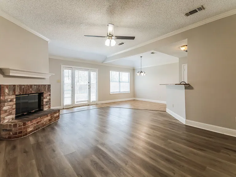 2524 Park Valley Dr — Photo 5