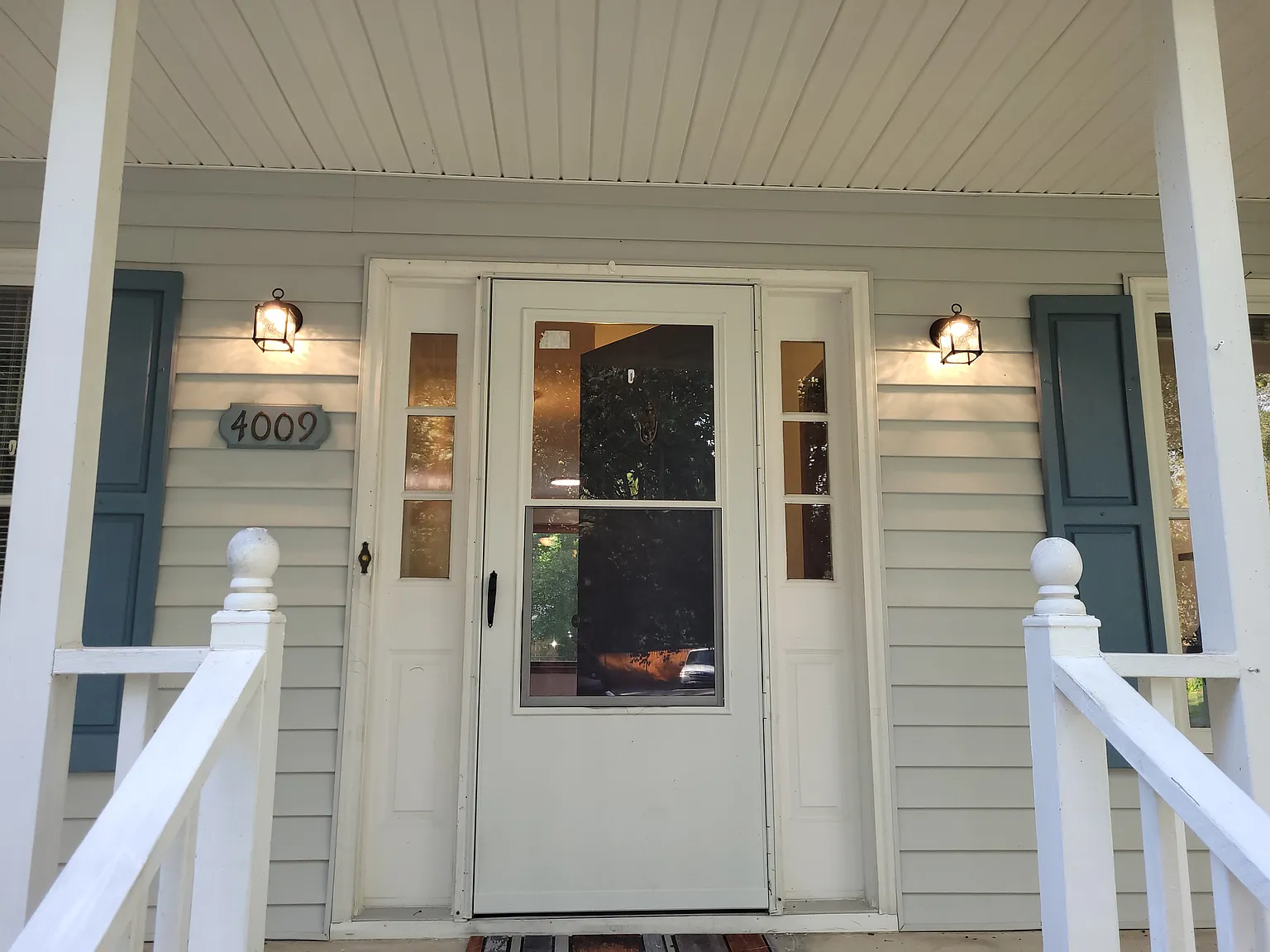 Pet friendly with fenced yard — Photo 4