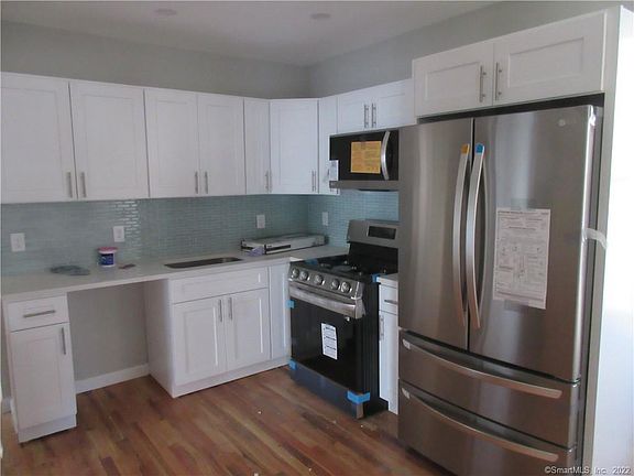 4th image of 644 Hallett St