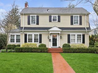 54 Magnolia Ave, Garden City, NY 11530