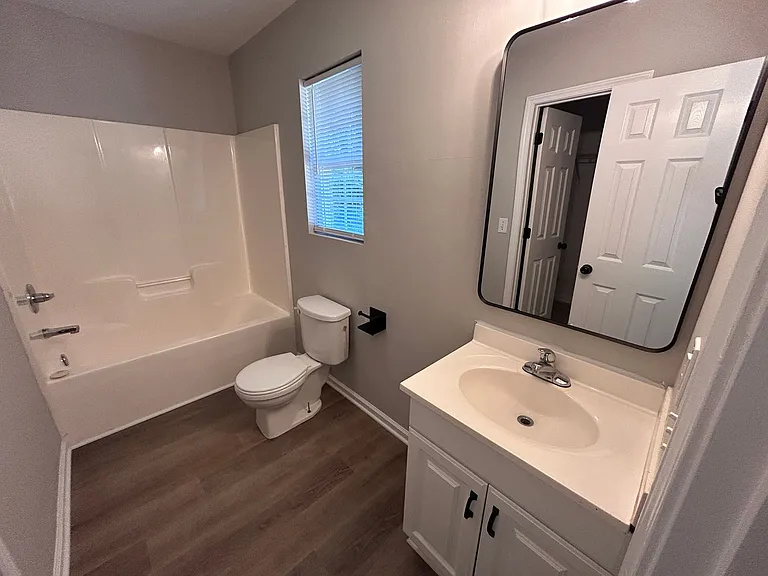 2318 Purdy Ave — Photo 26