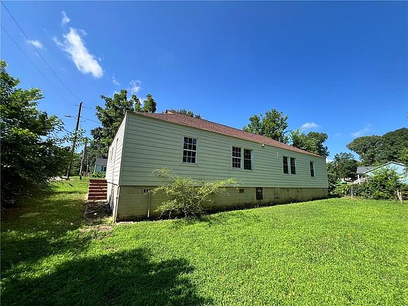 2nd image of 1241 Lyle Ave