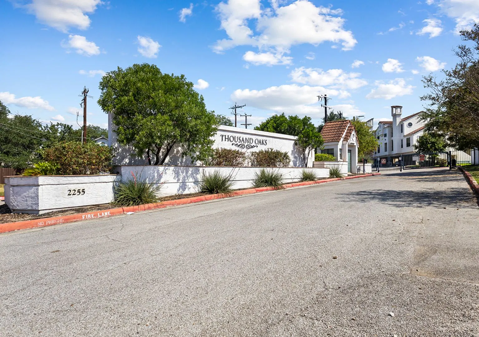 2 Bedroom/2 Bath Thousand Oaks Condo — Photo 1