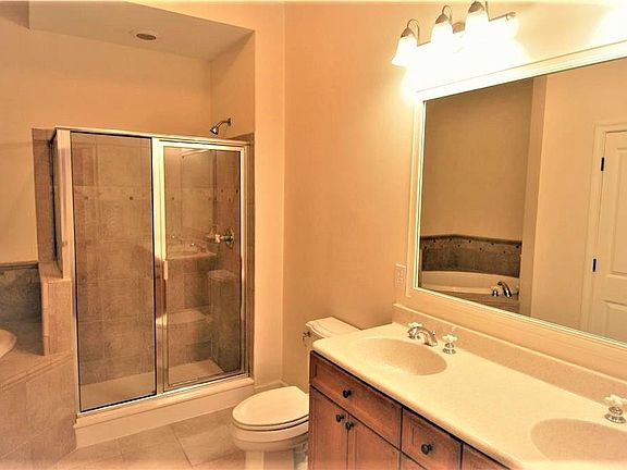 5th image of 11 Perimeter Ctr E APT 1103
