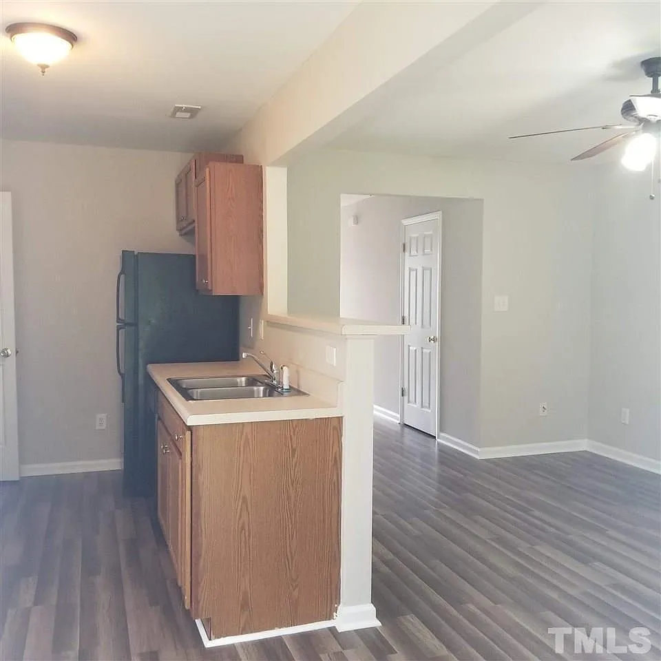 3 bed, 3.5 bath, $1,450 — Photo 4