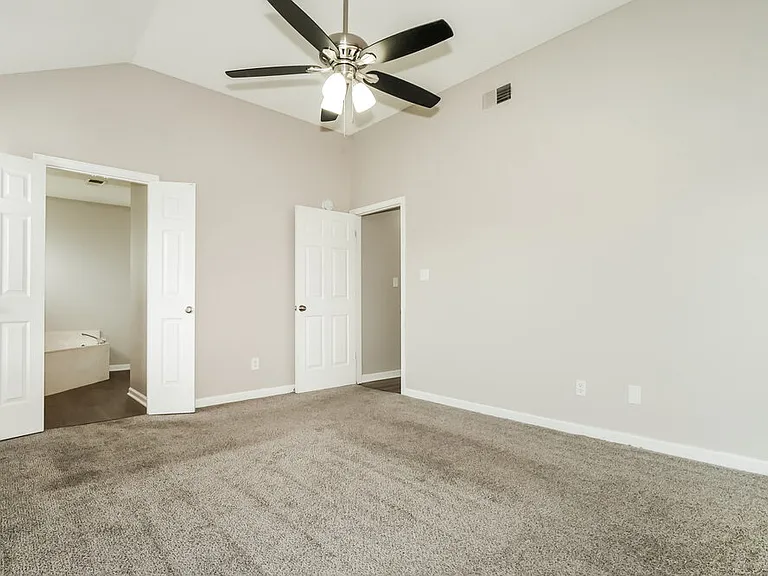1332 Custer Dr E — Photo 9