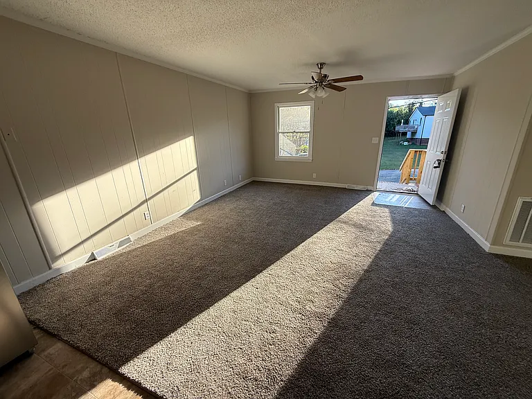 204 Vance Dr NE — Photo 16