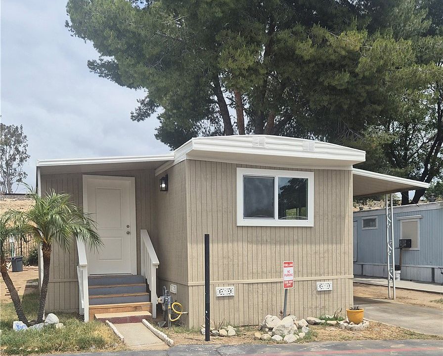 1st image of 2640 W Rialto Ave