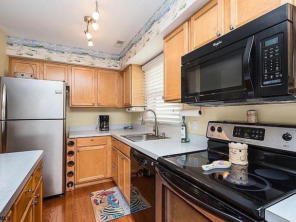 5th image of 1434 West Ave