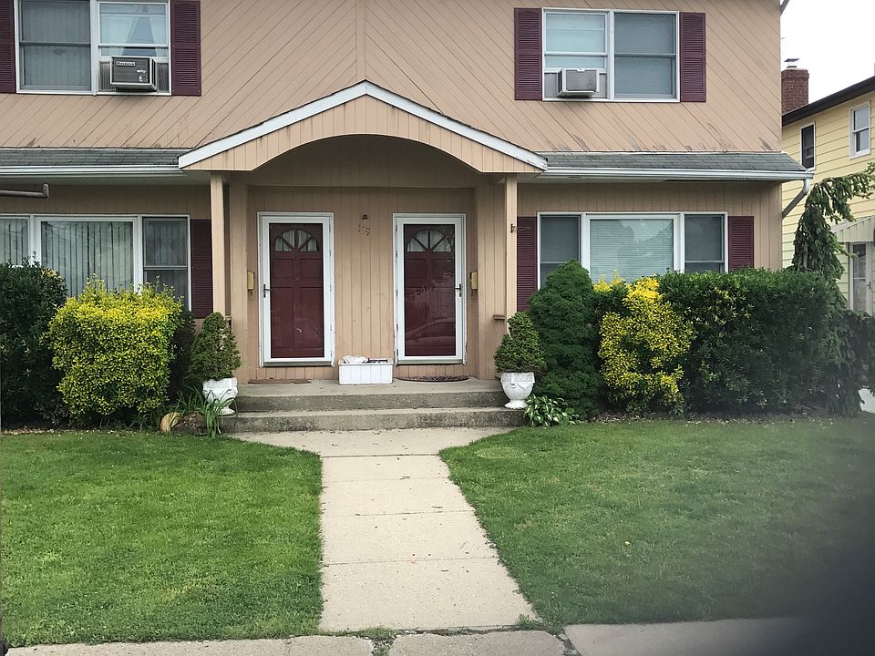 Apartment on the right