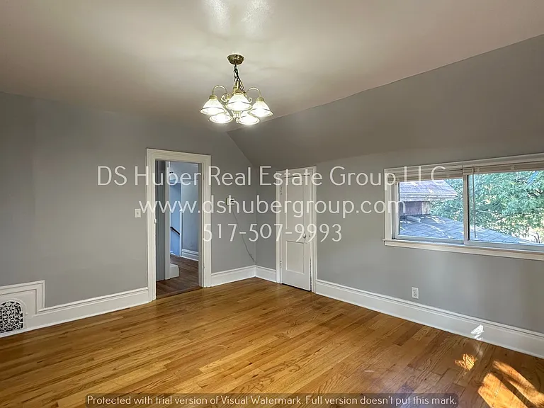 533.5 N Seymour Ave — Photo 4