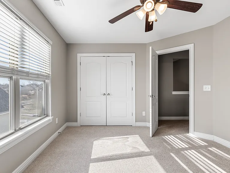 1501 NE Dysart Woods Ln — Photo 18