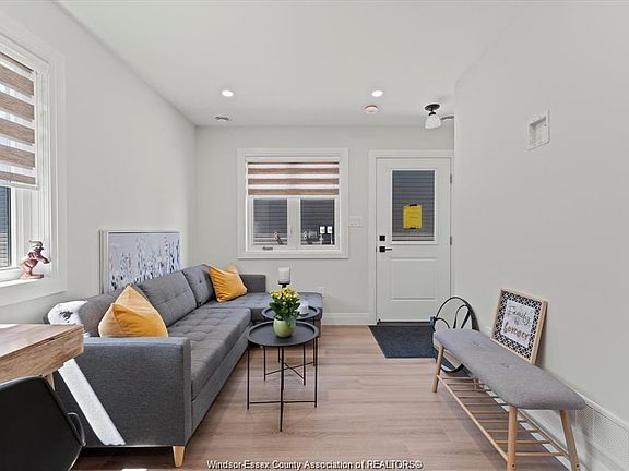 2nd image of 1855 Meldrum Rd #3
