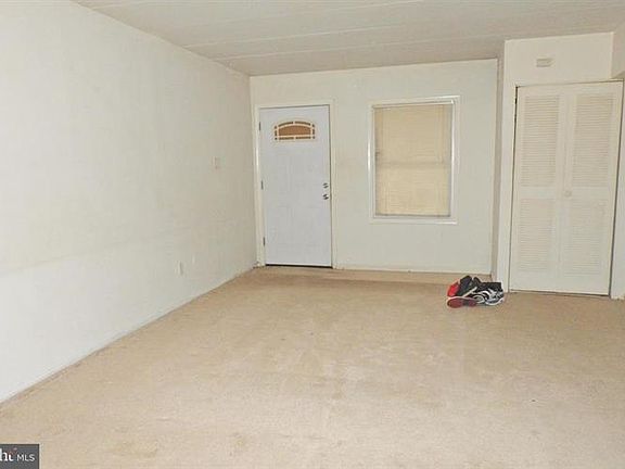 5th image of 7737 Oxford Ave