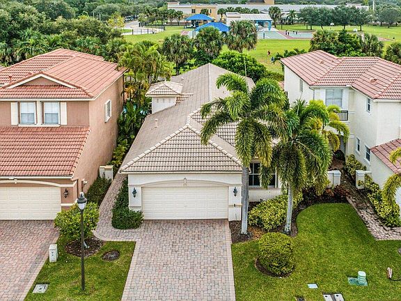 2nd image of 171 Isle Verde Way