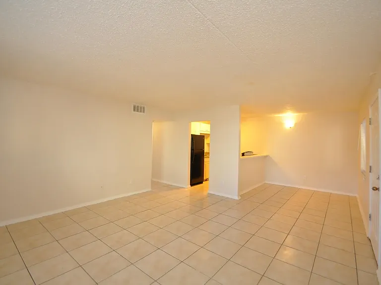 415 N Halifax Ave — Photo 5