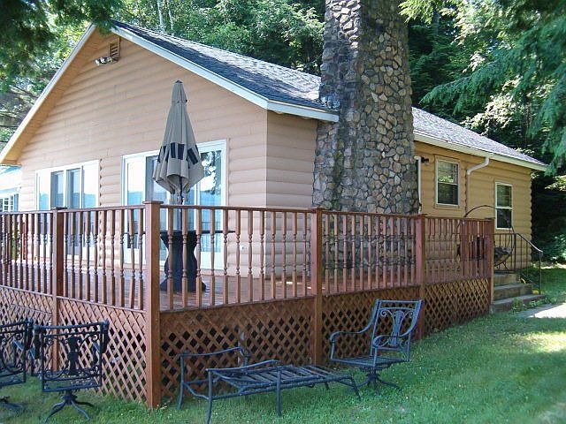 CLASSIC LAKE COTTAGE