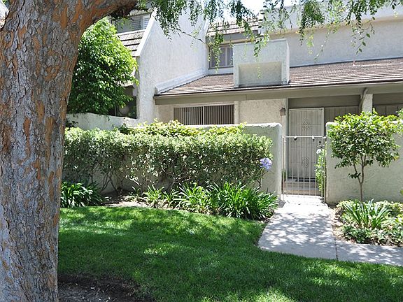 2nd image of 11806 Moorpark St APT E