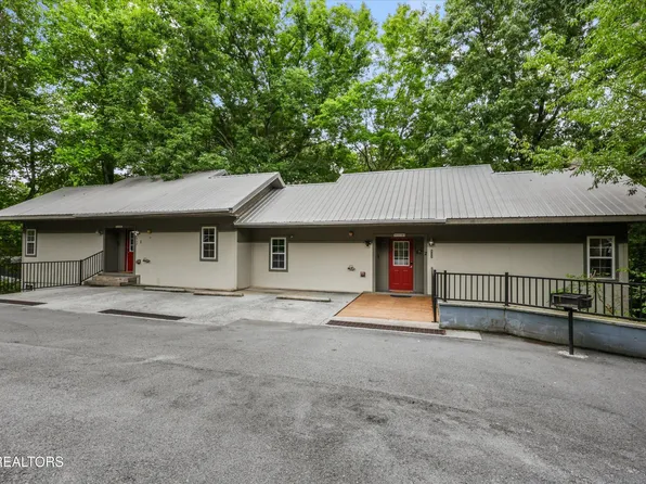 541 Johnson Ln APT 2, Gatlinburg, TN 37738