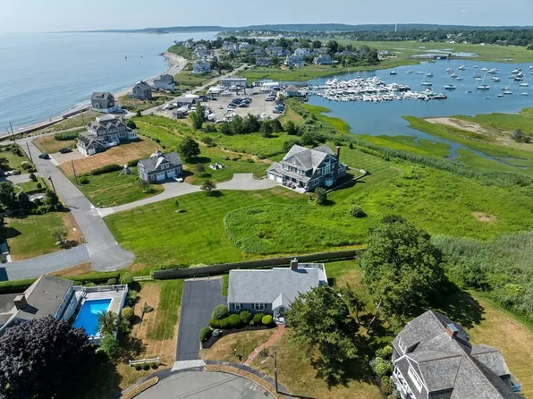17 Roberts Dr, Scituate, MA 02066