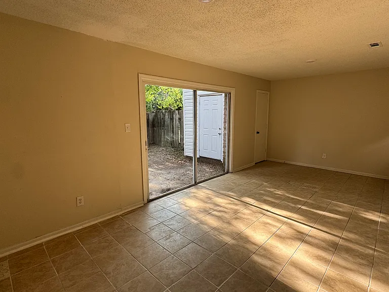 2390 Winston Way — Photo 2