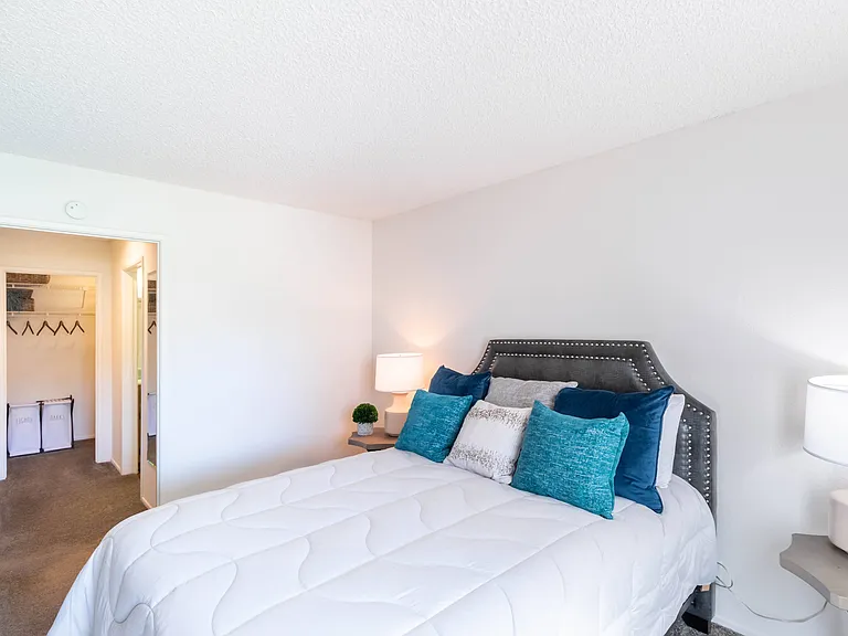 Chaparral Apartments — Photo 45